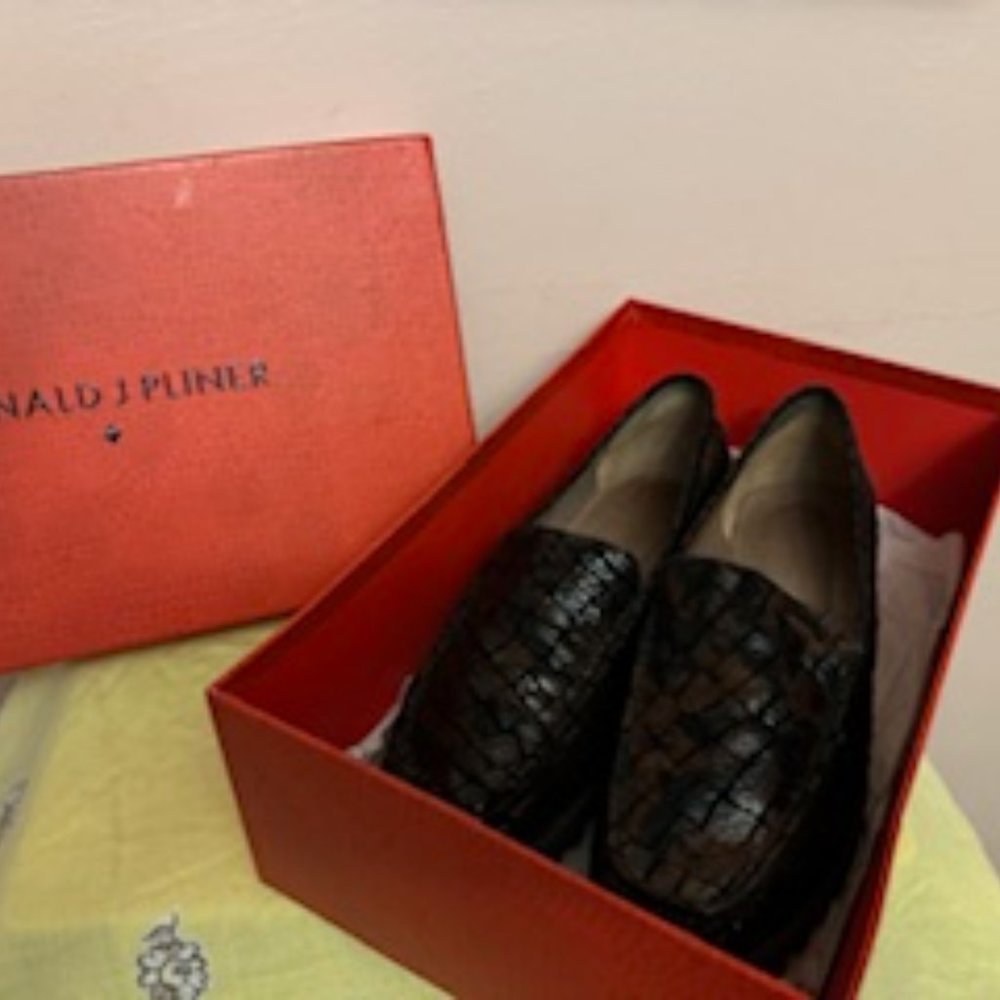 Donald Pliner "Bronze Crocco" loafers size 9